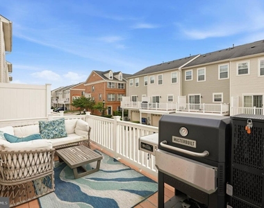 7832 Blue Stream Drive - Photo Thumbnail 12