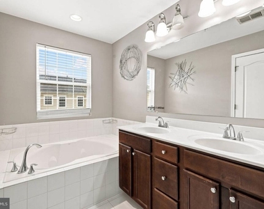 7832 Blue Stream Drive - Photo Thumbnail 18