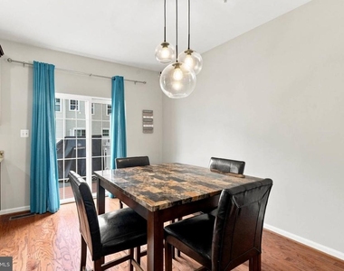 7832 Blue Stream Drive - Photo Thumbnail 10