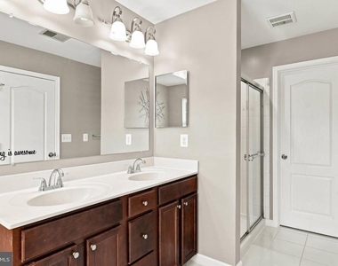 7832 Blue Stream Drive - Photo Thumbnail 17