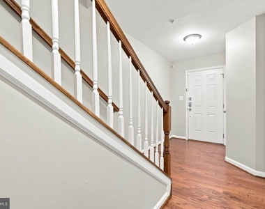 7832 Blue Stream Drive - Photo Thumbnail 3