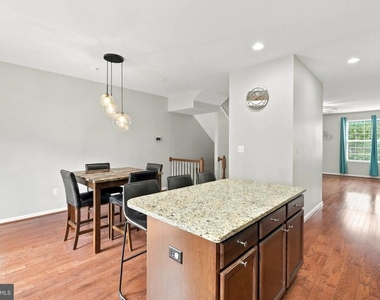 7832 Blue Stream Drive - Photo Thumbnail 13