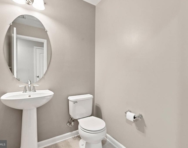 7832 Blue Stream Drive - Photo Thumbnail 25