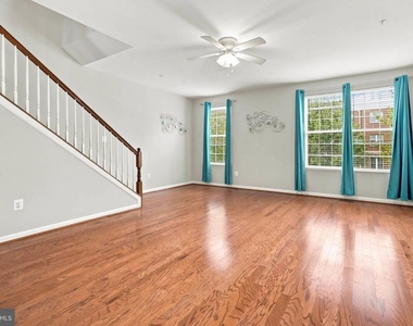 7832 Blue Stream Drive - Photo Thumbnail 5