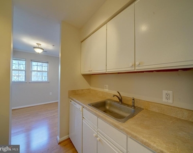 8513 Falls Run Road - Photo Thumbnail 16