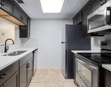 2401 Leon St - Photo Thumbnail 2