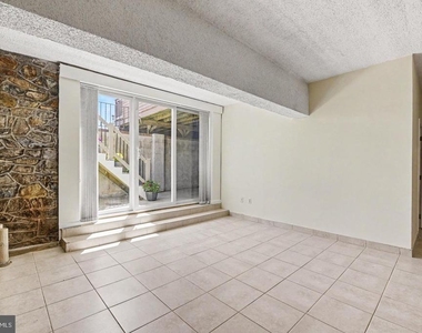 300 Commerce Street - Photo Thumbnail 8