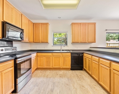 9109 Ipswich Bay Dr - Photo Thumbnail 7