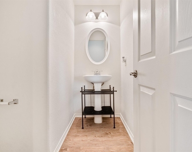 9109 Ipswich Bay Dr - Photo Thumbnail 4