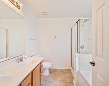 9109 Ipswich Bay Dr - Photo Thumbnail 12