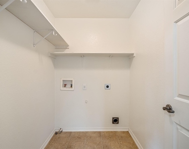 9109 Ipswich Bay Dr - Photo Thumbnail 13