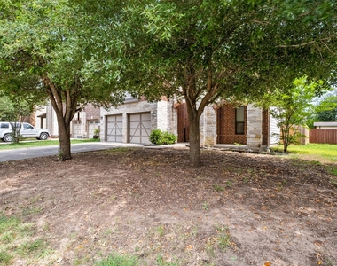 9109 Ipswich Bay Dr - Photo Thumbnail 2