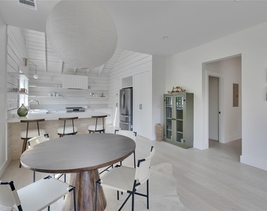 1118 W 7th St - Photo Thumbnail 17