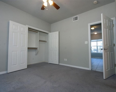 2410 Leon St - Photo Thumbnail 5