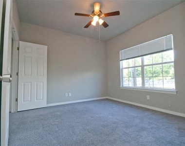 2410 Leon St - Photo Thumbnail 7