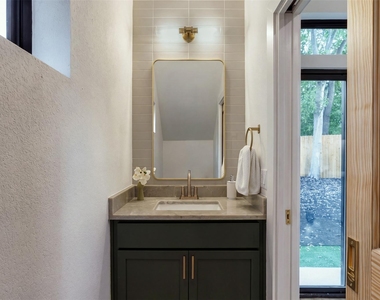 605 E 55th St - Photo Thumbnail 4