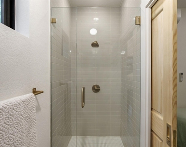 605 E 55th St - Photo Thumbnail 14
