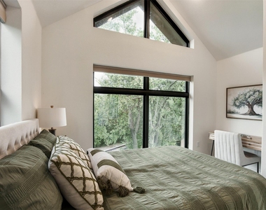 605 E 55th St - Photo Thumbnail 11