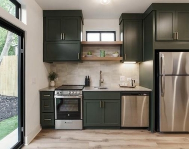 605 E 55th St - Photo Thumbnail 6