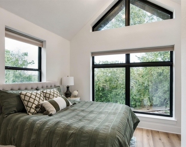 605 E 55th St - Photo Thumbnail 10