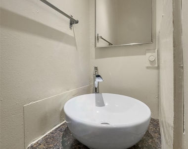3404 1/2 Grooms St - Photo Thumbnail 15