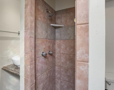 3404 1/2 Grooms St - Photo Thumbnail 14