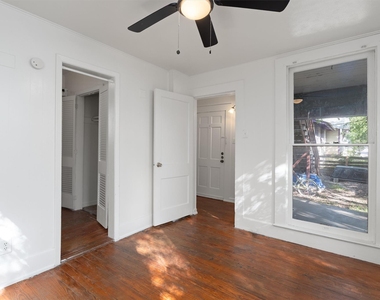 3404 1/2 Grooms St - Photo Thumbnail 11