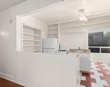 3404 1/2 Grooms St - Photo Thumbnail 5