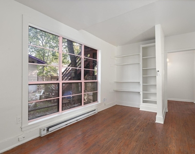 3404 1/2 Grooms St - Photo Thumbnail 2