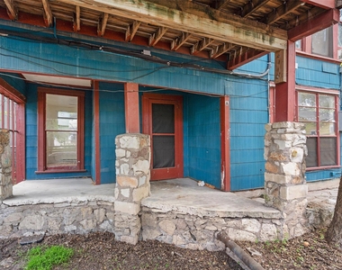 3404 1/2 Grooms St - Photo Thumbnail 1