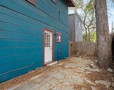 3404 1/2 Grooms St - Photo Thumbnail 16