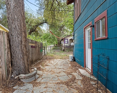 3404 1/2 Grooms St - Photo Thumbnail 17