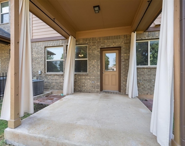 1001 Zodiac Ln - Photo Thumbnail 27
