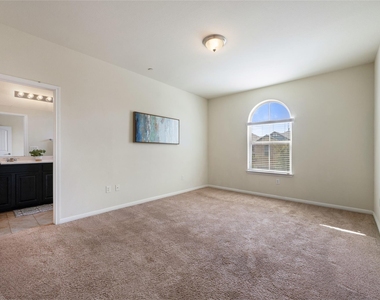 1001 Zodiac Ln - Photo Thumbnail 16