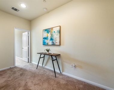 1001 Zodiac Ln - Photo Thumbnail 15