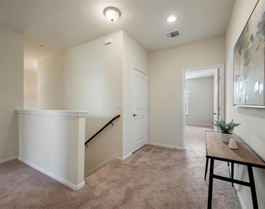1001 Zodiac Ln - Photo Thumbnail 14