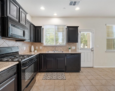 1001 Zodiac Ln - Photo Thumbnail 12