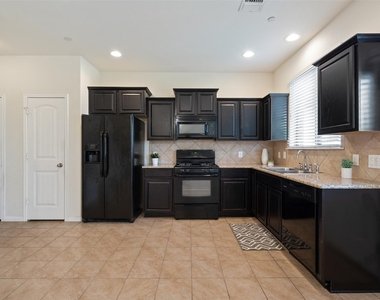 1001 Zodiac Ln - Photo Thumbnail 10