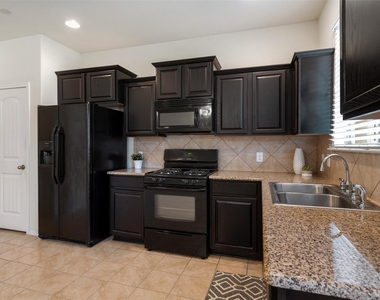 1001 Zodiac Ln - Photo Thumbnail 11