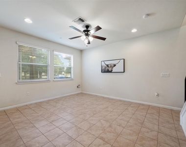 1001 Zodiac Ln - Photo Thumbnail 8