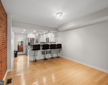 118 W Randall Street - Photo Thumbnail 6