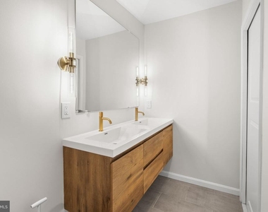 118 W Randall Street - Photo Thumbnail 20