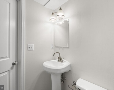 118 W Randall Street - Photo Thumbnail 27