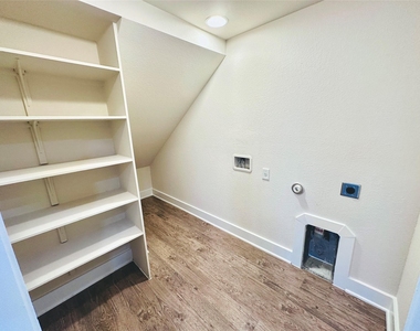 2216 Creekside Ln - Photo Thumbnail 6
