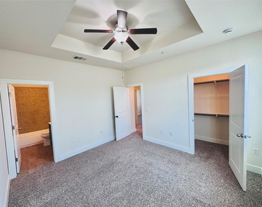 2216 Creekside Ln - Photo Thumbnail 18
