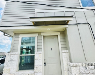 2216 Creekside Ln - Photo Thumbnail 2