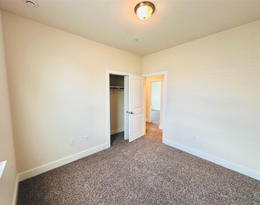2216 Creekside Ln - Photo Thumbnail 26