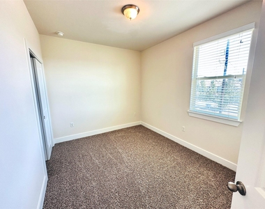 2216 Creekside Ln - Photo Thumbnail 22