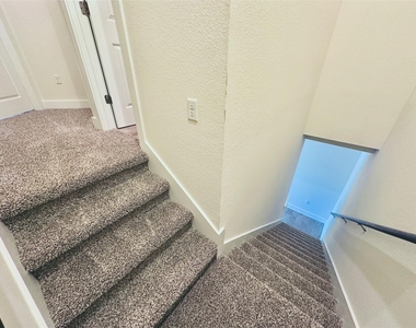 2216 Creekside Ln - Photo Thumbnail 14