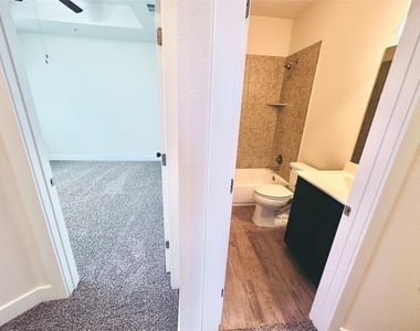 2216 Creekside Ln - Photo Thumbnail 16